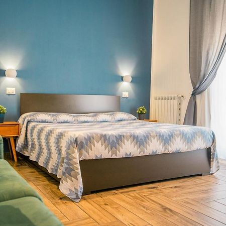 Hub Ferroviario - 12 Posti Letto Per Il Tuo Gruppo A Napoli Con Wifi E Netflix Bed and Breakfast Eksteriør billede