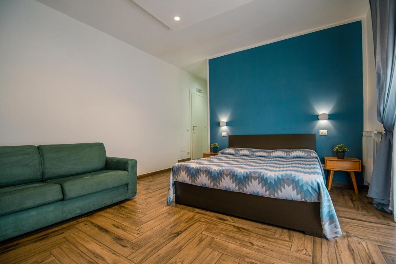 Hub Ferroviario - 12 Posti Letto Per Il Tuo Gruppo A Napoli Con Wifi E Netflix Bed and Breakfast Eksteriør billede