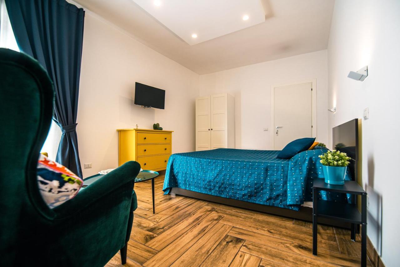 Hub Ferroviario - 12 Posti Letto Per Il Tuo Gruppo A Napoli Con Wifi E Netflix Bed and Breakfast Eksteriør billede