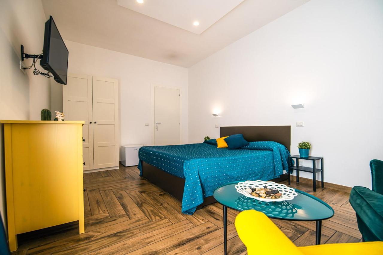 Hub Ferroviario - 12 Posti Letto Per Il Tuo Gruppo A Napoli Con Wifi E Netflix Bed and Breakfast Eksteriør billede
