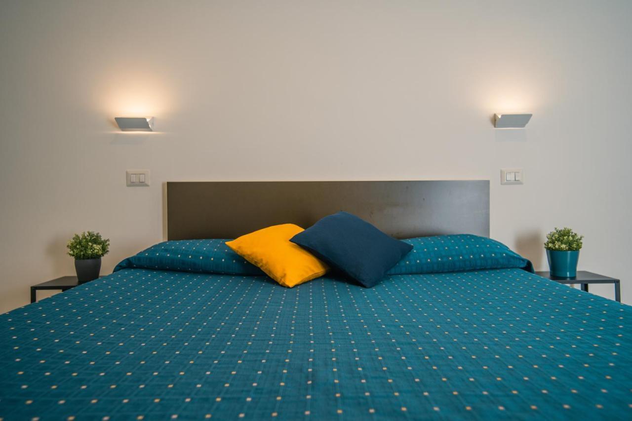 Hub Ferroviario - 12 Posti Letto Per Il Tuo Gruppo A Napoli Con Wifi E Netflix Bed and Breakfast Eksteriør billede