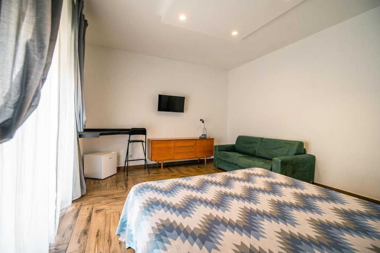 Hub Ferroviario - 12 Posti Letto Per Il Tuo Gruppo A Napoli Con Wifi E Netflix Bed and Breakfast Eksteriør billede