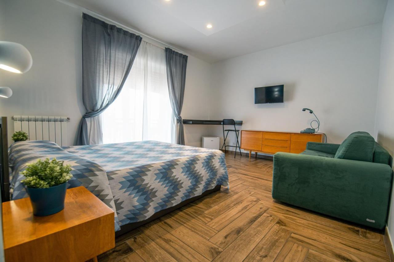 Hub Ferroviario - 12 Posti Letto Per Il Tuo Gruppo A Napoli Con Wifi E Netflix Bed and Breakfast Eksteriør billede