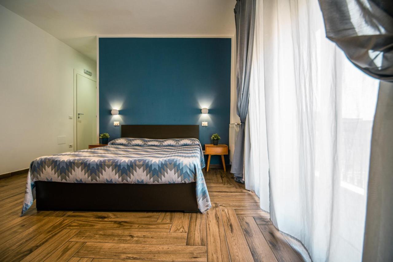 Hub Ferroviario - 12 Posti Letto Per Il Tuo Gruppo A Napoli Con Wifi E Netflix Bed and Breakfast Eksteriør billede