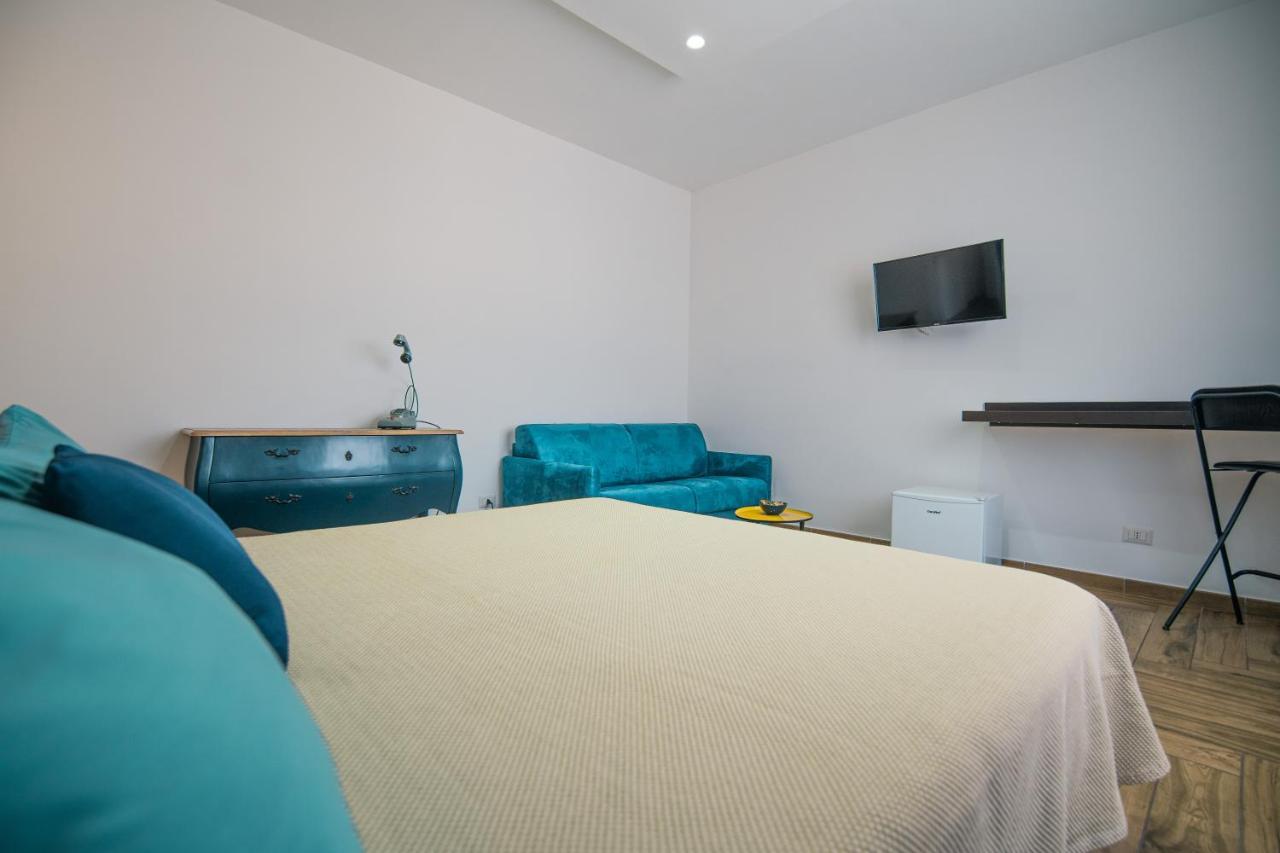 Hub Ferroviario - 12 Posti Letto Per Il Tuo Gruppo A Napoli Con Wifi E Netflix Bed and Breakfast Eksteriør billede