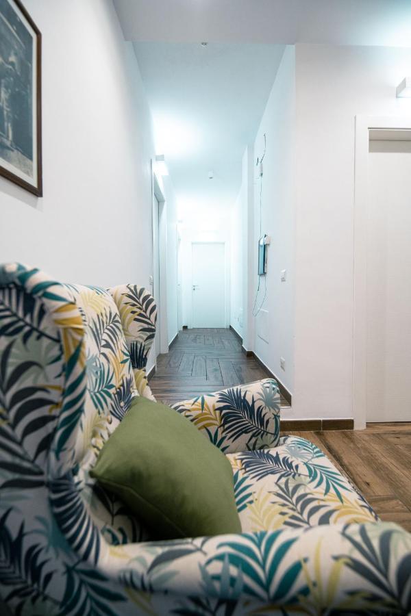Hub Ferroviario - 12 Posti Letto Per Il Tuo Gruppo A Napoli Con Wifi E Netflix Bed and Breakfast Eksteriør billede