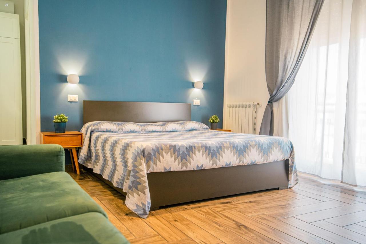 Hub Ferroviario - 12 Posti Letto Per Il Tuo Gruppo A Napoli Con Wifi E Netflix Bed and Breakfast Eksteriør billede