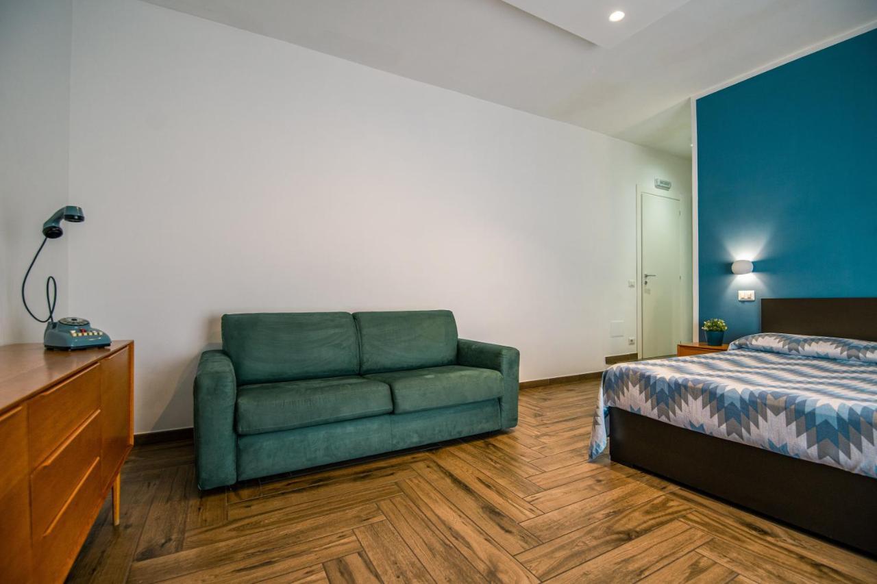 Hub Ferroviario - 12 Posti Letto Per Il Tuo Gruppo A Napoli Con Wifi E Netflix Bed and Breakfast Eksteriør billede
