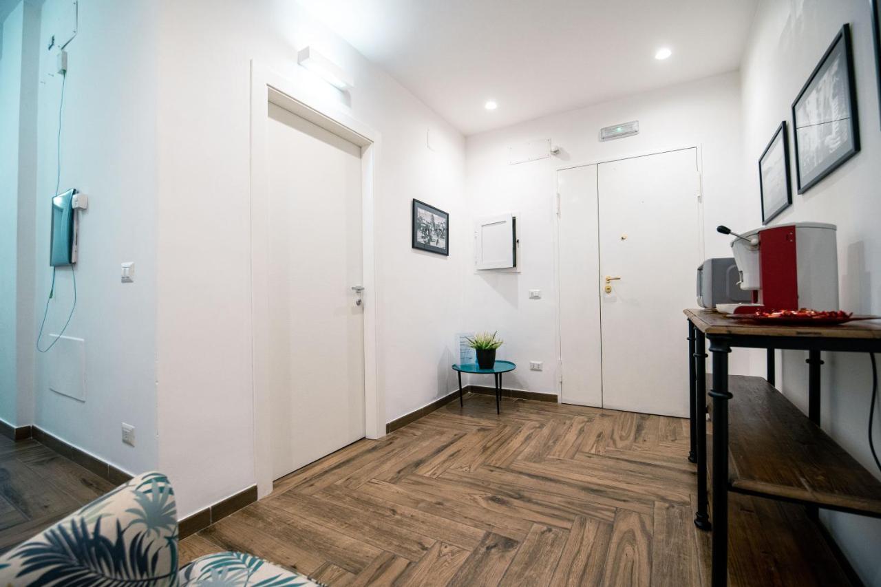Hub Ferroviario - 12 Posti Letto Per Il Tuo Gruppo A Napoli Con Wifi E Netflix Bed and Breakfast Eksteriør billede