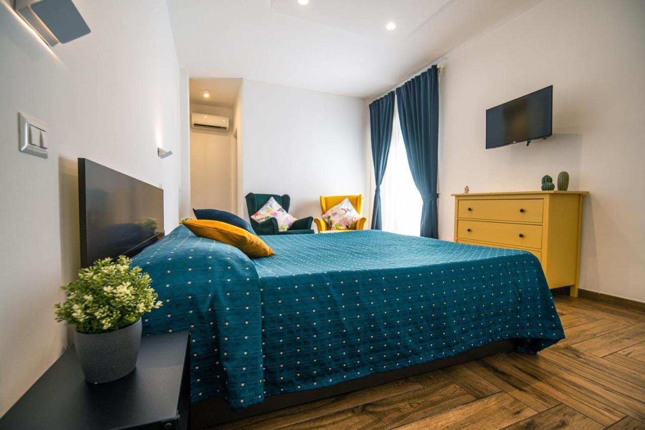 Hub Ferroviario - 12 Posti Letto Per Il Tuo Gruppo A Napoli Con Wifi E Netflix Bed and Breakfast Eksteriør billede