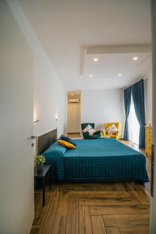 Hub Ferroviario - 12 Posti Letto Per Il Tuo Gruppo A Napoli Con Wifi E Netflix Bed and Breakfast Eksteriør billede