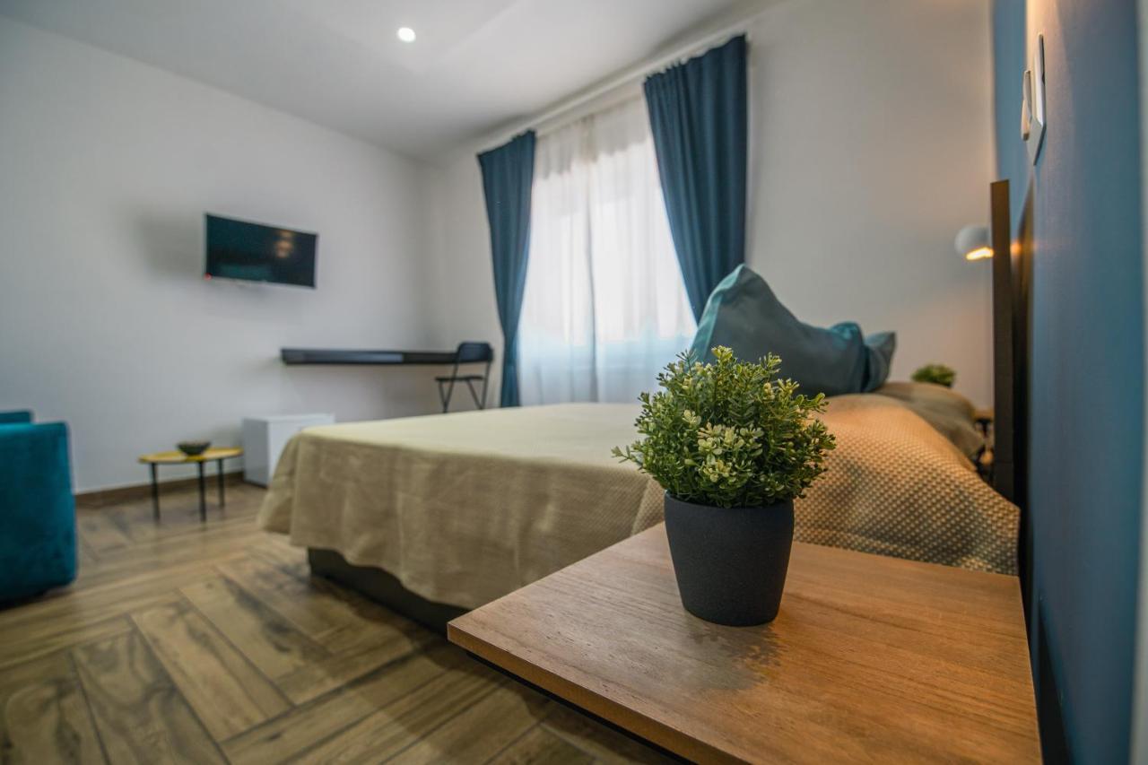 Hub Ferroviario - 12 Posti Letto Per Il Tuo Gruppo A Napoli Con Wifi E Netflix Bed and Breakfast Eksteriør billede