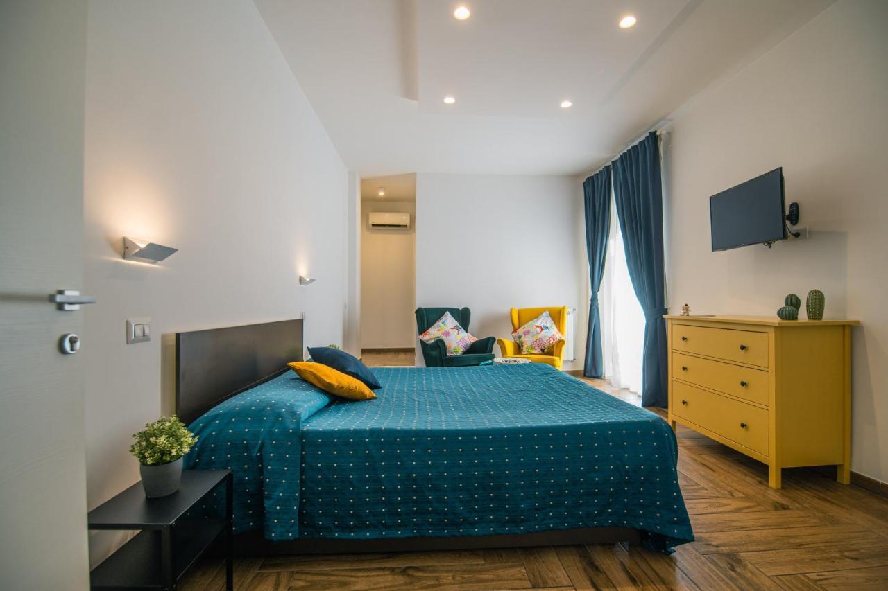Hub Ferroviario - 12 Posti Letto Per Il Tuo Gruppo A Napoli Con Wifi E Netflix Bed and Breakfast Eksteriør billede