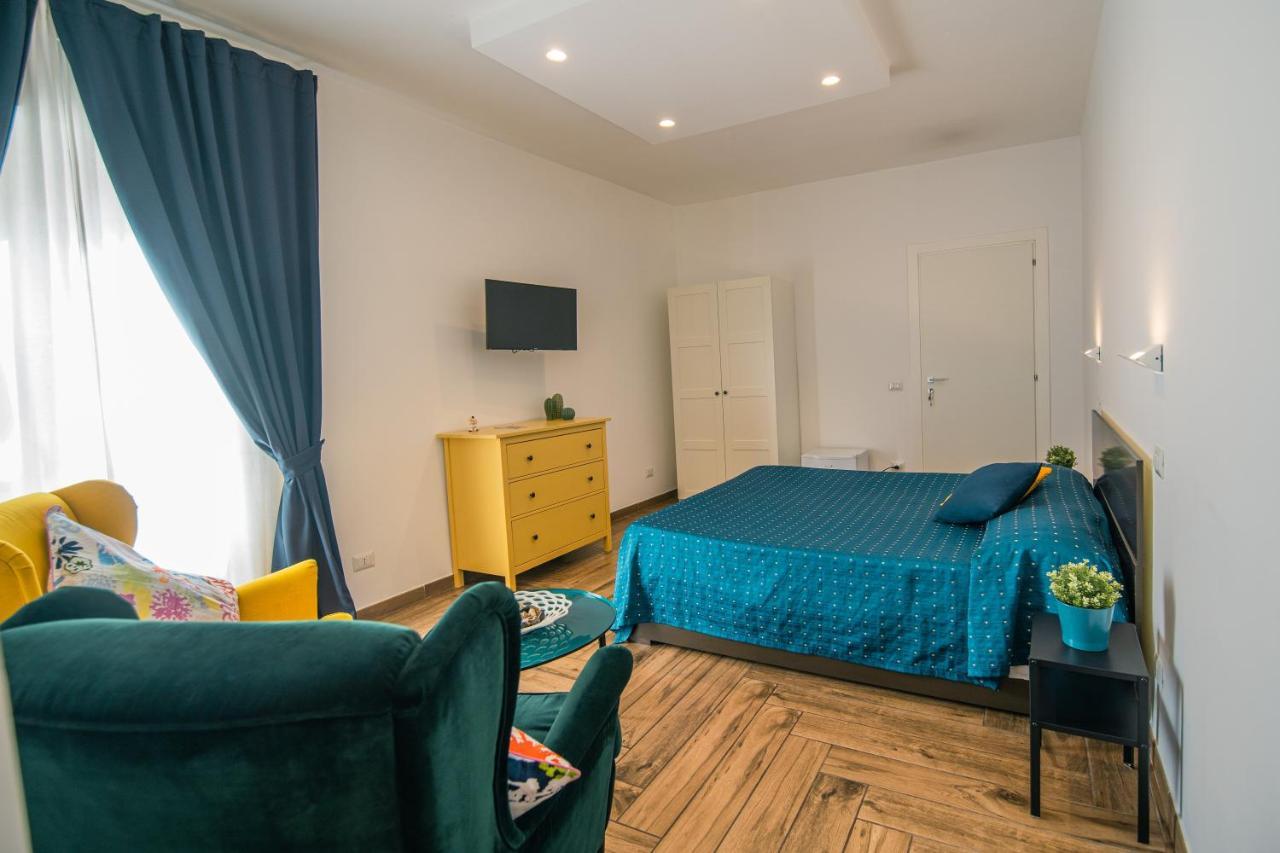 Hub Ferroviario - 12 Posti Letto Per Il Tuo Gruppo A Napoli Con Wifi E Netflix Bed and Breakfast Eksteriør billede