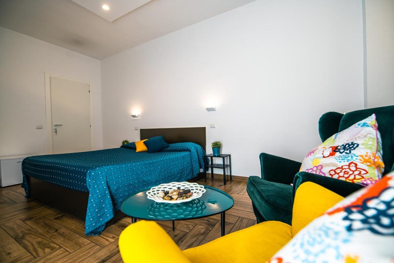 Hub Ferroviario - 12 Posti Letto Per Il Tuo Gruppo A Napoli Con Wifi E Netflix Bed and Breakfast Eksteriør billede