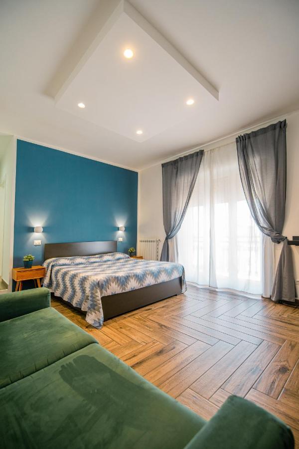 Hub Ferroviario - 12 Posti Letto Per Il Tuo Gruppo A Napoli Con Wifi E Netflix Bed and Breakfast Eksteriør billede