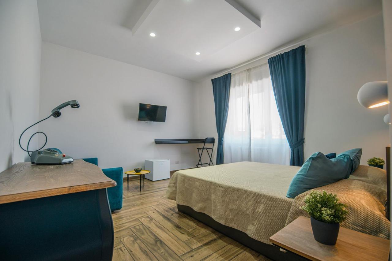 Hub Ferroviario - 12 Posti Letto Per Il Tuo Gruppo A Napoli Con Wifi E Netflix Bed and Breakfast Eksteriør billede