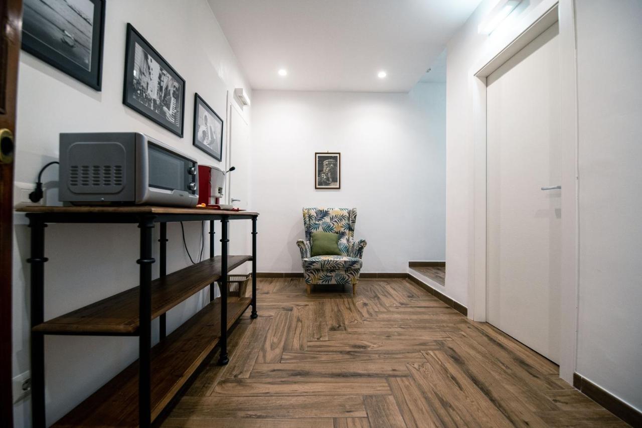 Hub Ferroviario - 12 Posti Letto Per Il Tuo Gruppo A Napoli Con Wifi E Netflix Bed and Breakfast Eksteriør billede