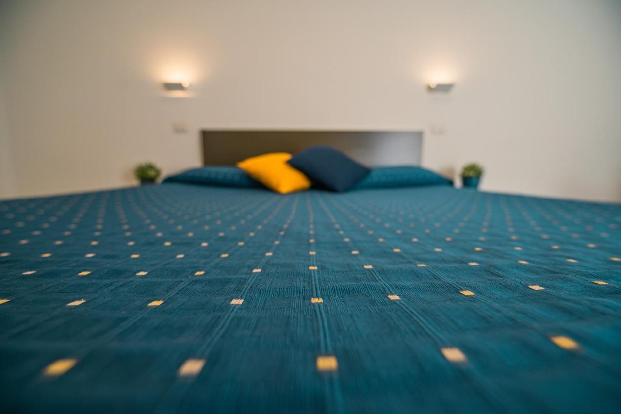Hub Ferroviario - 12 Posti Letto Per Il Tuo Gruppo A Napoli Con Wifi E Netflix Bed and Breakfast Eksteriør billede