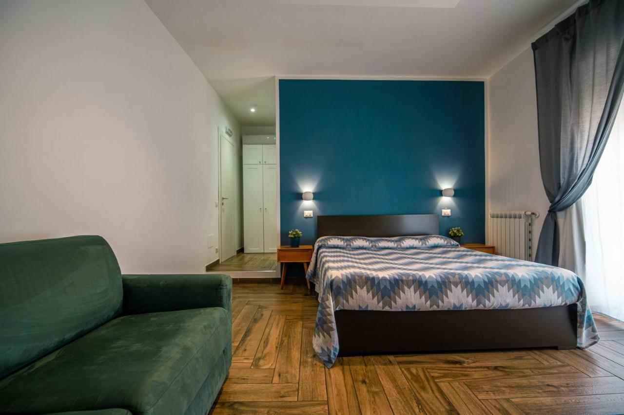 Hub Ferroviario - 12 Posti Letto Per Il Tuo Gruppo A Napoli Con Wifi E Netflix Bed and Breakfast Eksteriør billede