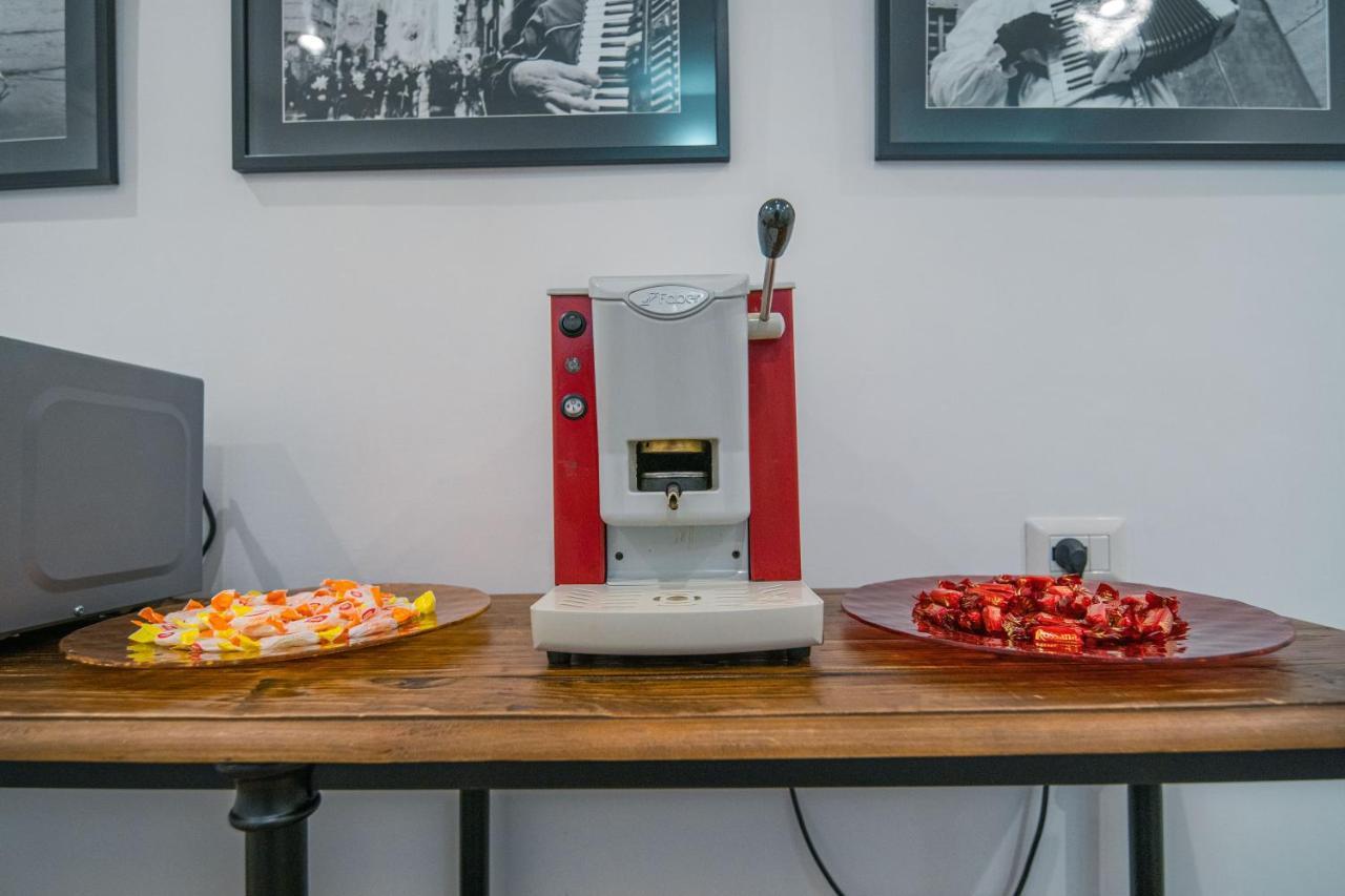 Hub Ferroviario - 12 Posti Letto Per Il Tuo Gruppo A Napoli Con Wifi E Netflix Bed and Breakfast Eksteriør billede